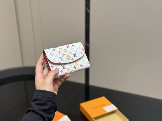 Comes With A Box. Size: 10.5 X 8 Cm. Lv Bean Bean Wallet. The Original Viral Sen