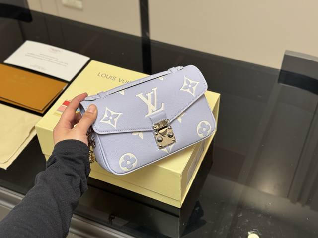 Comes With A Folding Box Latest Size: 21