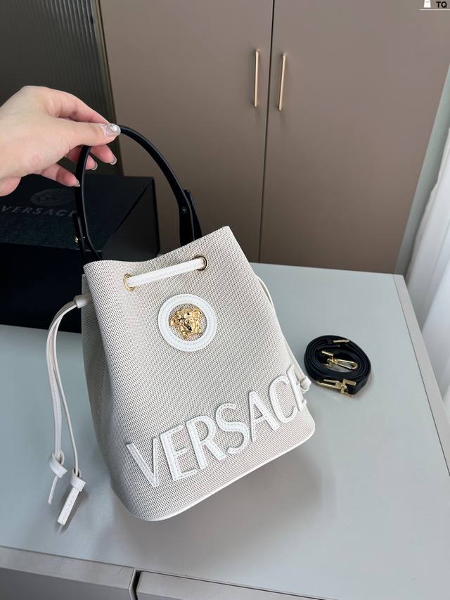 Versace Latest Bucket Bag Unique And Eye-Catching Design! Highly Anticipated! Tq