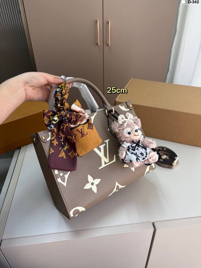 25Cm Lv Onthego Bb Jungle Tote Bag Louis Vuitton Lv Classic Logo Onthego As One