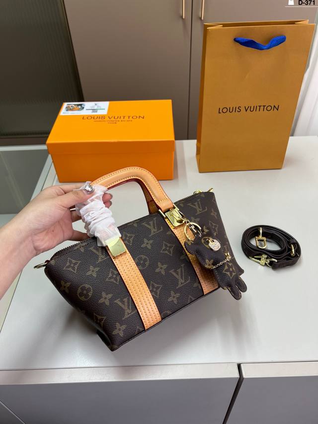 Lv Vintage Pillow-Shaped Bag Sweet Yet Edgy, A Must-Have For Every Fashion-Forwa