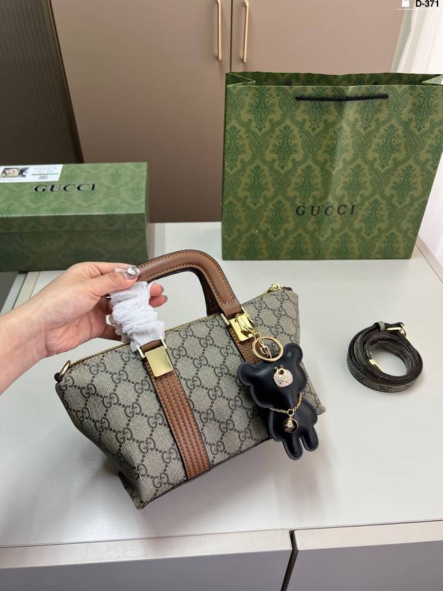 Gucci Cool Vintage Pillow Bag Sweet And Cool, A Must-Have For Every Trendy Girl.