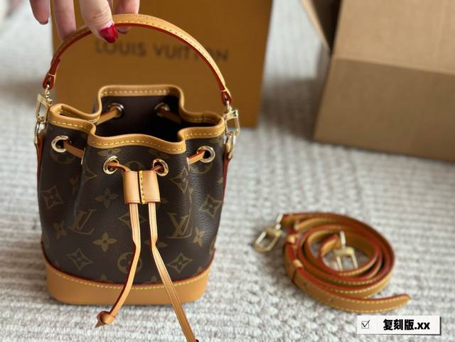 Upgraded Version Top-Tier Authentic Version Handheld Lv Mini Bucket Bag! A Must-