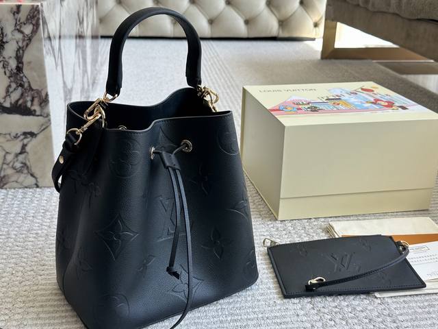 With Box, High-End Size: 26 Cm L-Brand New Bucket Bag Fragrant And Comfortable T