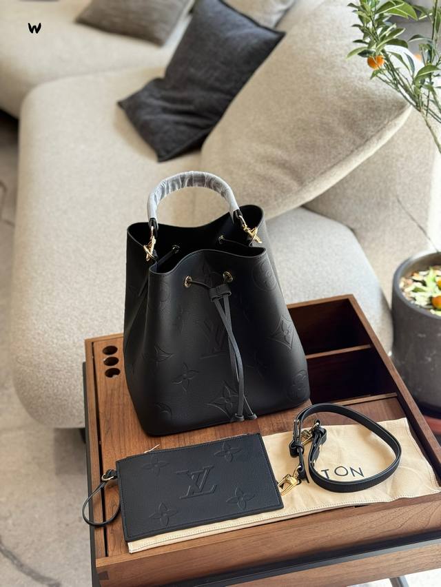Iv Bucket Bag This Is The Full-Leather Noe With A Handle, Inheriting The Noe's S