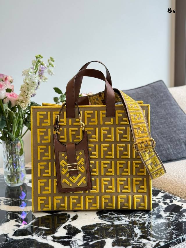 Gift Small Bag Fendi Tote Bag With Embroidered Logo Both Stylish And Spacious, T