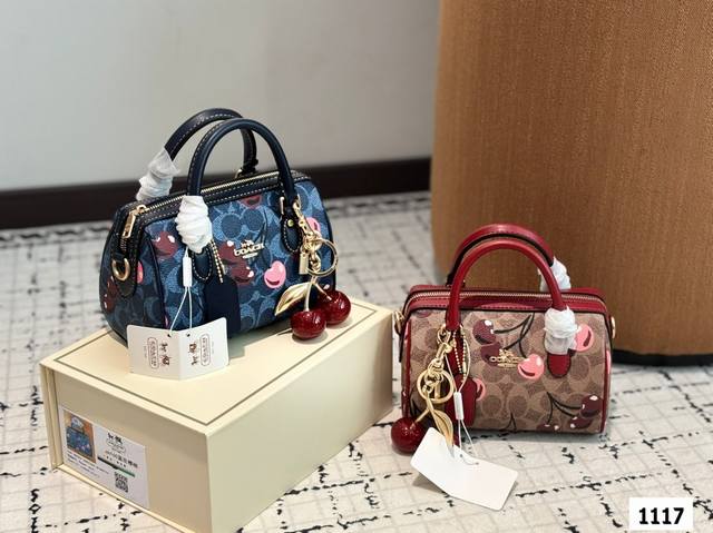 With Accessories Gift Box Size: 18*12 Cm C-Series 23Ss Pillow Bag New Arrival Su