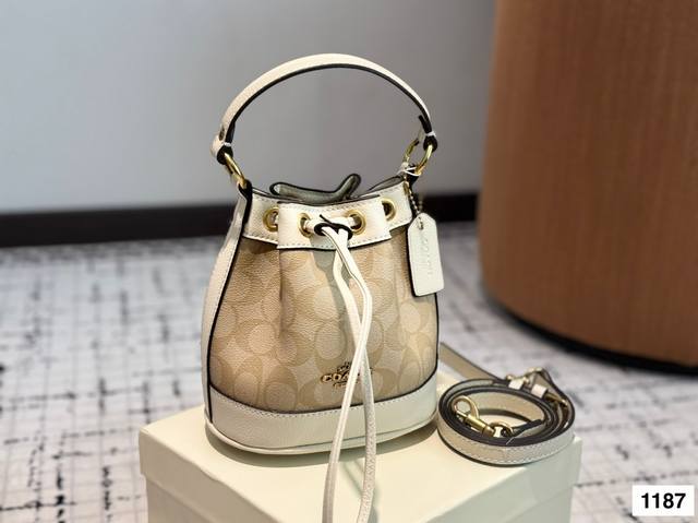 Comes With Gift Box. C-Brand October New Bucket Bag Coach's Latest Season Casual