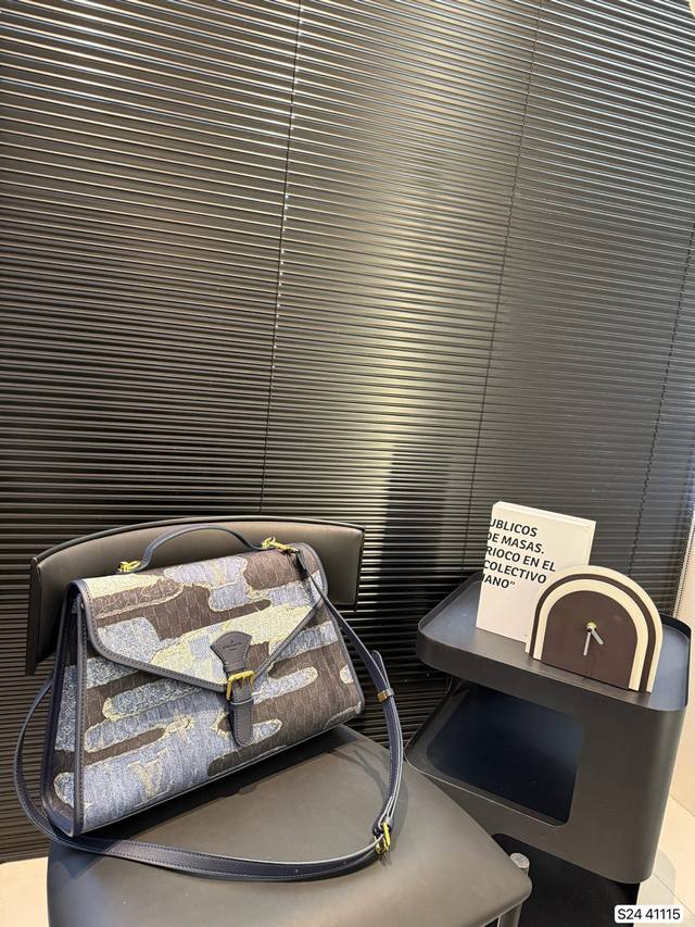 Lv Denim Nurse Bag Now Available! New Design With A Unique And Fashionable Style