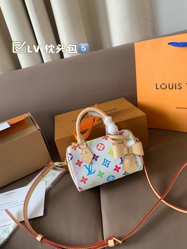 Comes With A Foldable Airplane Box. Lv Pillow Bag Lv's White Three-Color Series