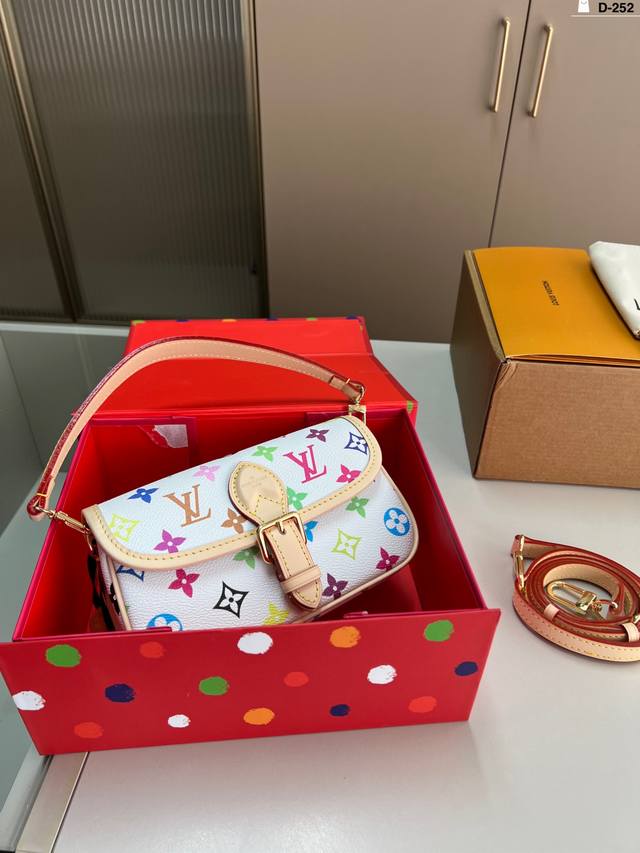 Lv Louis Vuitton Baguette Mini Baguette Is Super Cute Can Be Carried By Hand Or