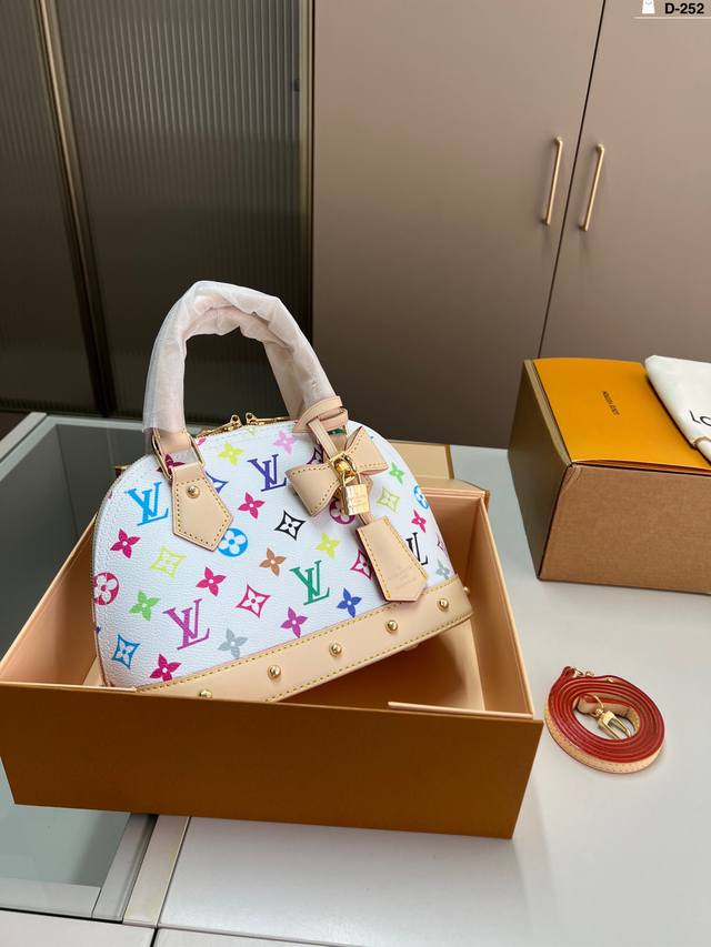Lv New Shell Bag Very Elegant, Versatile, And Exquisitely Beautiful. The Ultimat