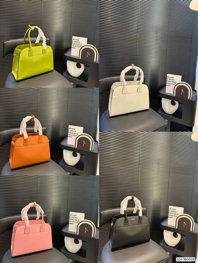 Prada! I Love This Spacious Bag