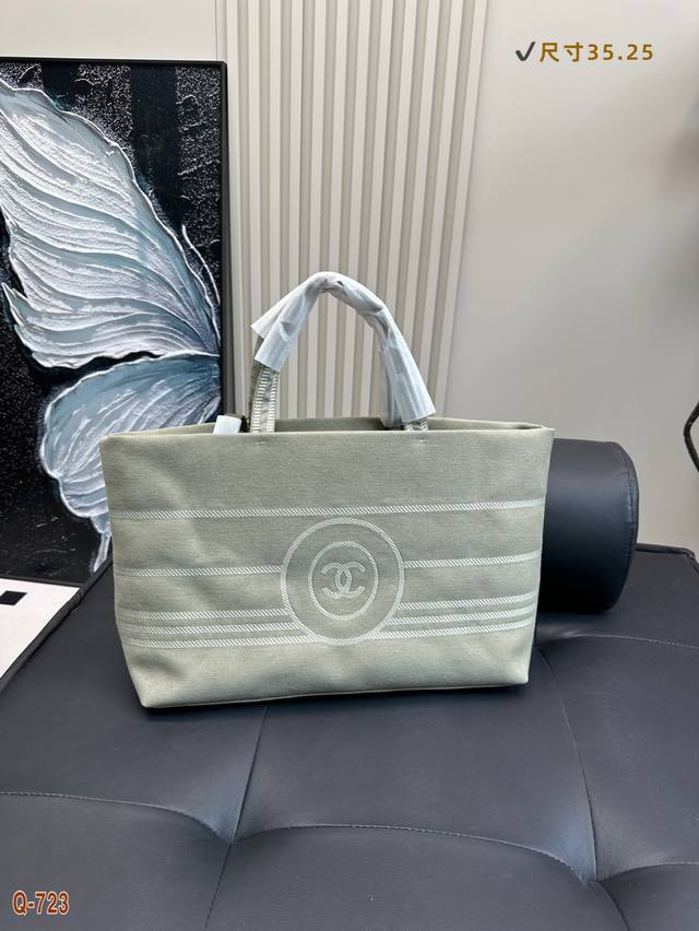 Chanel Denim Tote Bag New Series Tote Bag Looks Stunning On The Body, With A Cla