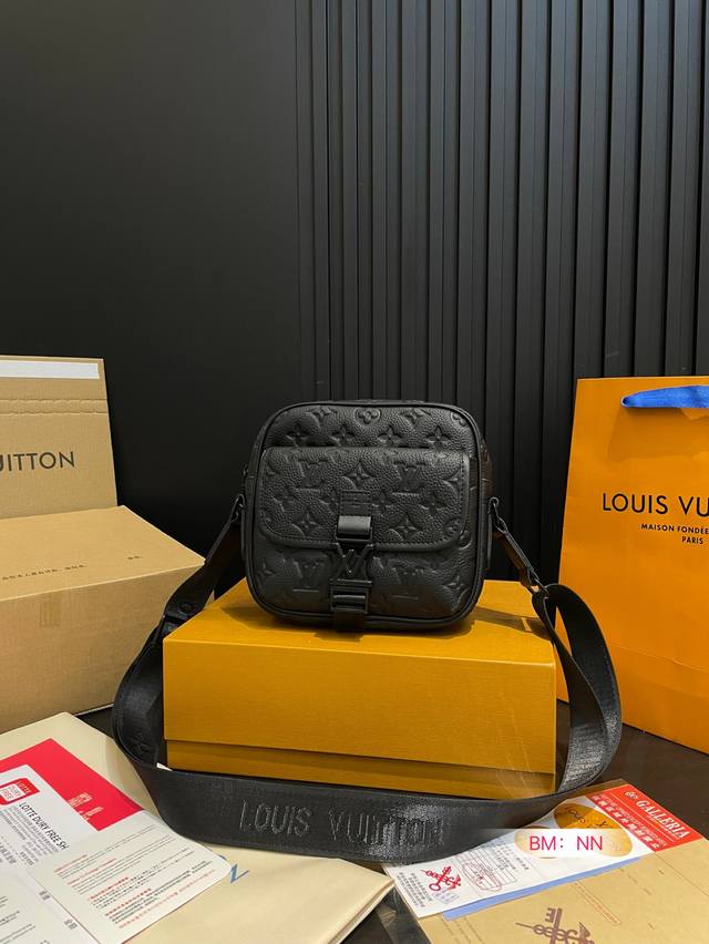 With Folding Gift Box Lv New Mailbag. A Must-Have Classic For Men. Another Episo