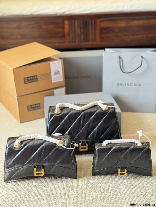 Top-Grade Genuine Leather, First-Layer Leather. Exudes Bella's Unique Ambiance