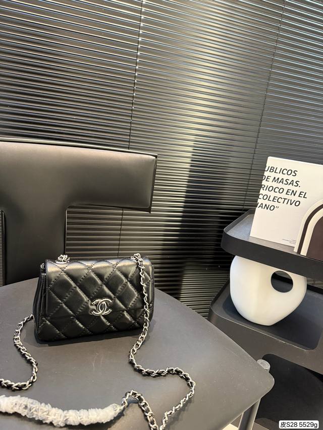 Pure Leather Chanel Chain Bag, Showcasing Your Best Self At All Times.Can Be Wor