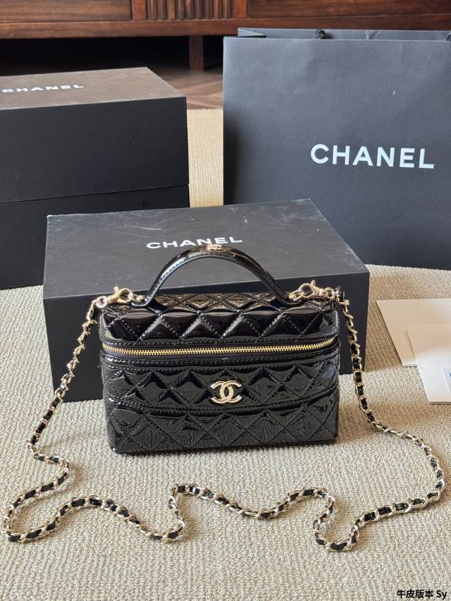 Lacquered Leather Chanel 25C Handle Box Bag Makeup Bag This Bag's Design Is Univ