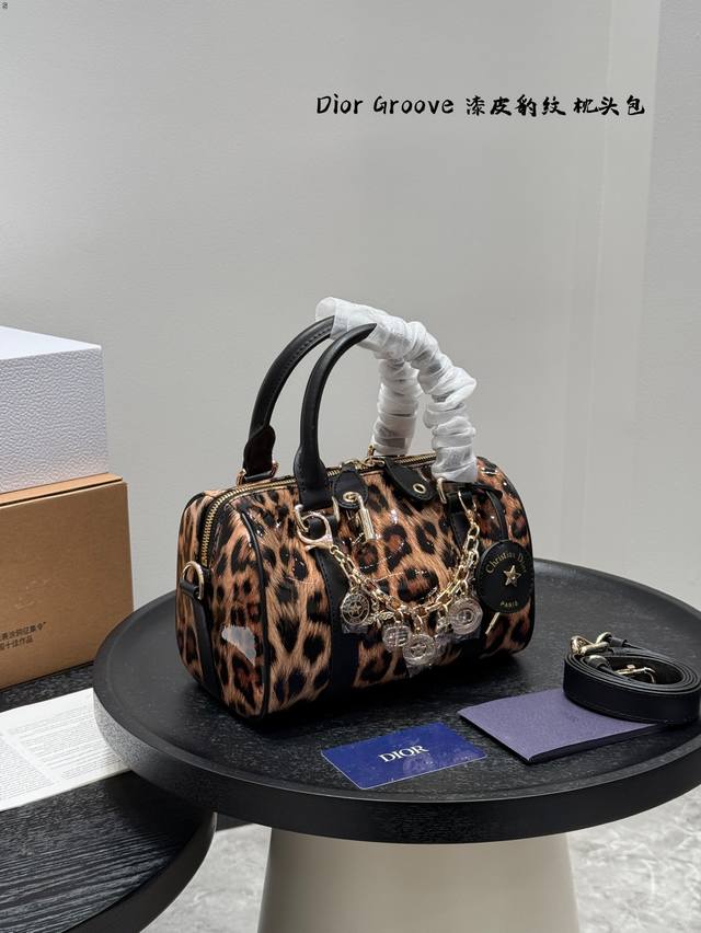 Gift Box Packaging With Heavy-Duty Chain! Dior Lacquered Leopard Print Pillow. S