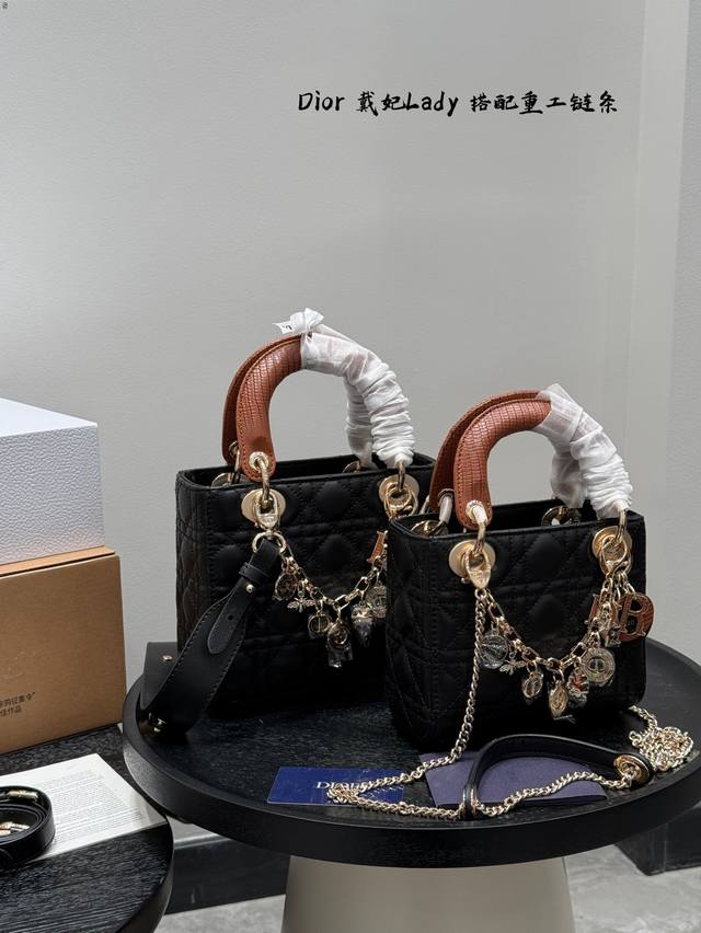 Gift Box Packaging Paired With Intricate Chain Decorations Dior Lady New Color-B