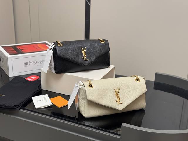 Comes With A Foldable Box And Airplane Box Dimensions: 26.16 Cm Saint Laurent Un