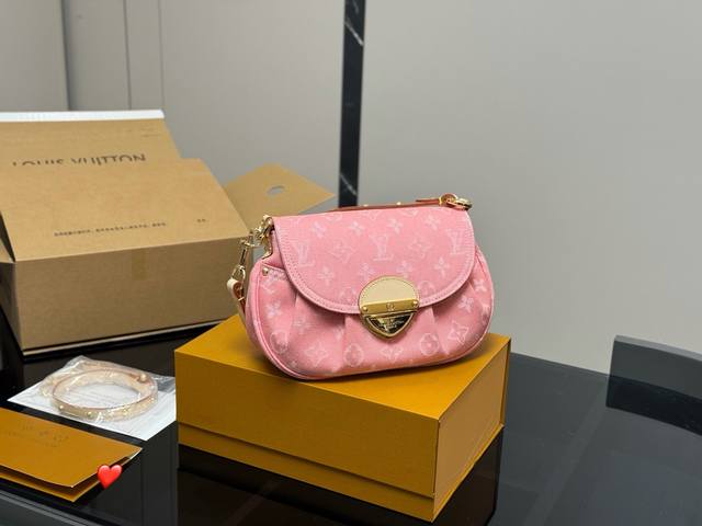 With Foldable Box And Airplane Box, Reissue Edition. Size: 26*18 Cm. Lv Denim In