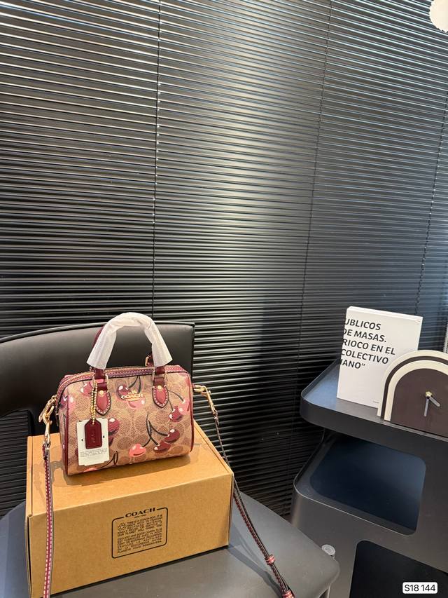 With Folding Box Coach Pillow Bag In Stock, Same As In Stores, Latest Style, Ext