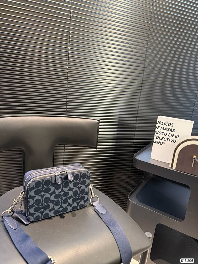 Coach Camera Bag Fashionable Design, Full Of Energy Versatile And Stylish Suitab