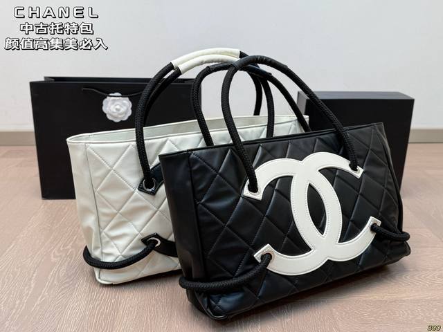 Chanel Vintage Tote Bag High-Fashion Design, A Must-Have For Fashion-Conscious W