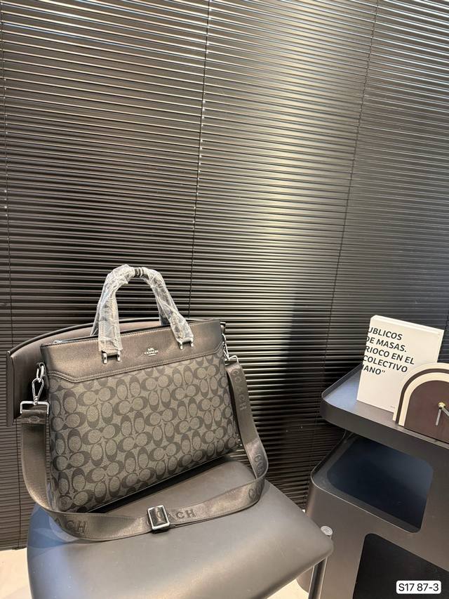 Coach Latest Men's Briefcase Practical And Functional, With Exquisite Craftsmans