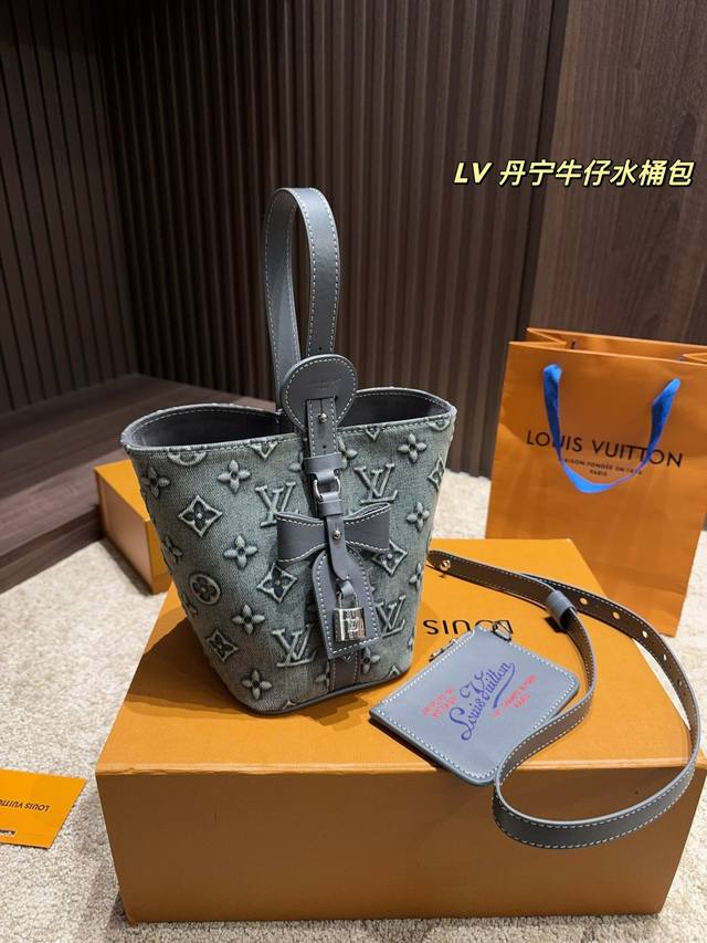 Size 16.18 Lv Denim Bucket Bag