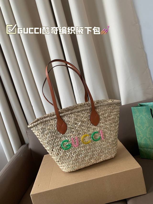With Box Gucci Coolie Woven Underarm Bag, A Simple Yet Elegant Design That Pairs