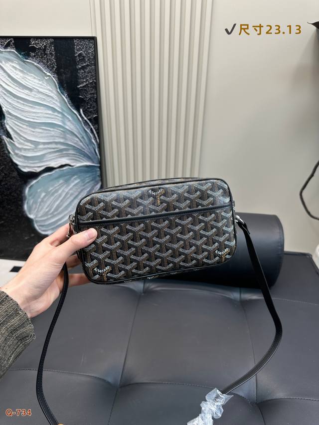 Goyard Cap Vert Camera Bag The Dog Tooth Camera Bag Is So High-End! The Neutral