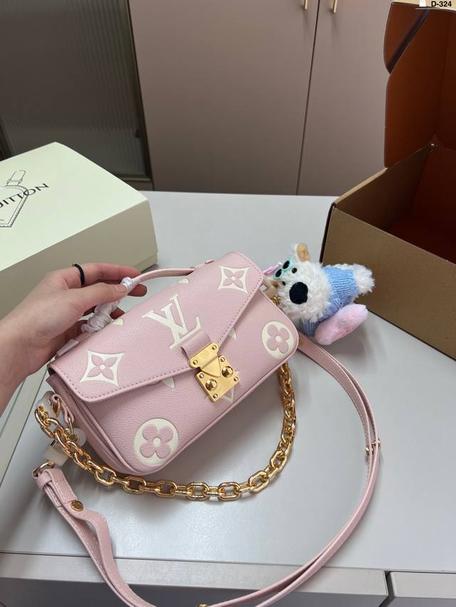 With Accessories Lv Vintage Mailbag. Take A Closer Look. Practical Design With M