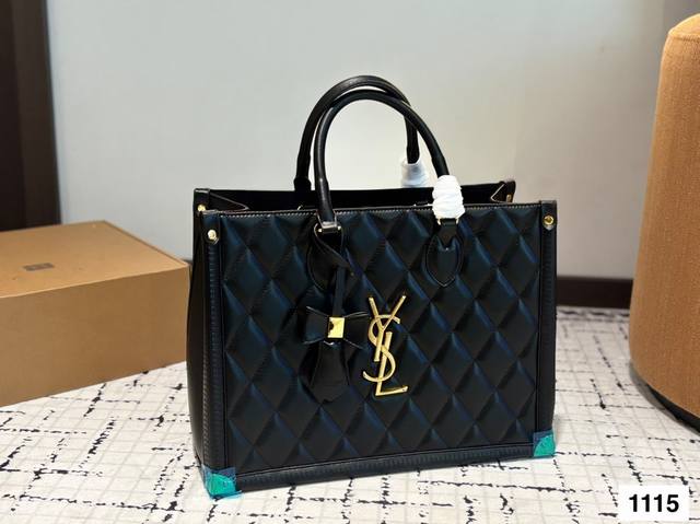 Saint Laurent Tote Bag Extremely Spacious, Making It An Essential For Commuting.