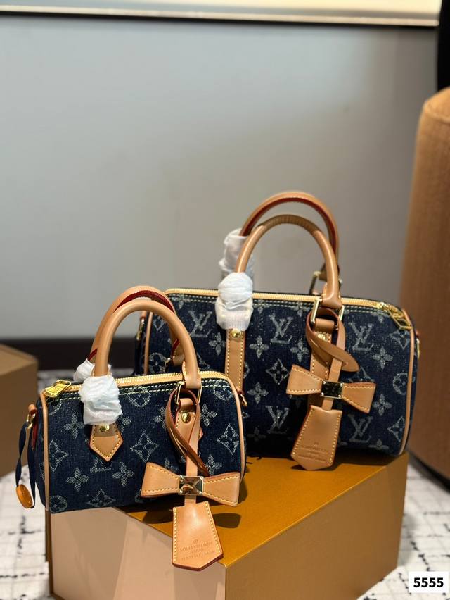 Lv Denim Pillow Bag Sweet And Cool, Absolutely Love It Versatile And Fashionable