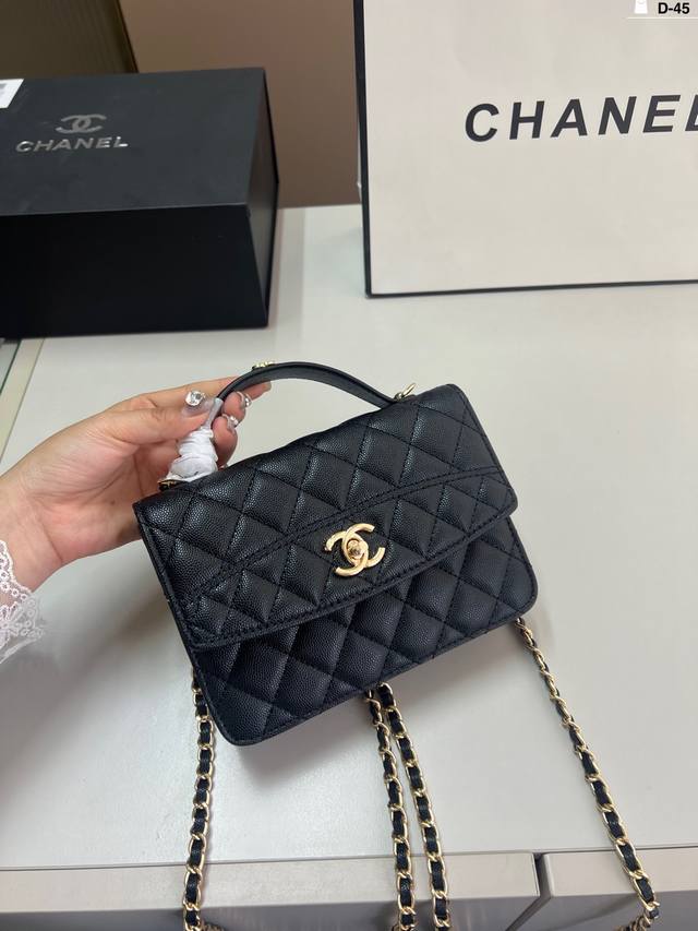 Chanel Chanel Double-Shoulder Bag Double-Shoulder Bags Have Been All The Rage In