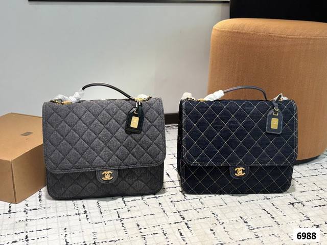 Chanel Messenger Bag Series Double-Shoulder Bag In Denim. Can Be Carried By Hand
