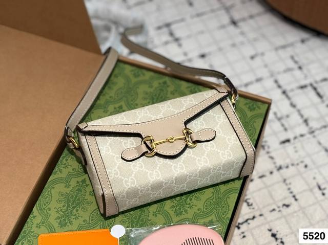 With Mirror, Wooden Comb, And Airplane-Shaped Folding Box. Cool And Chic, The 19