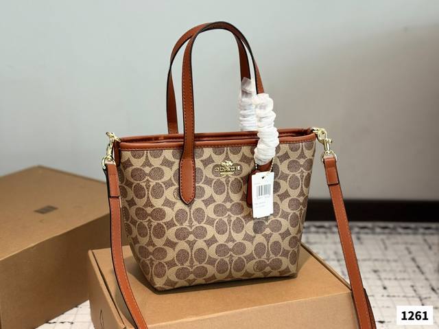 Coach Shopping Bag The Super Popular Tote Bag, Perfect For Daily Commuting. The