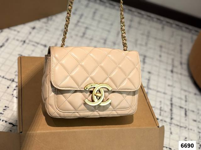 Gift Box Packaging Chanel 24B Double C Large Logo Flap Bag A Super Retro Chanel
