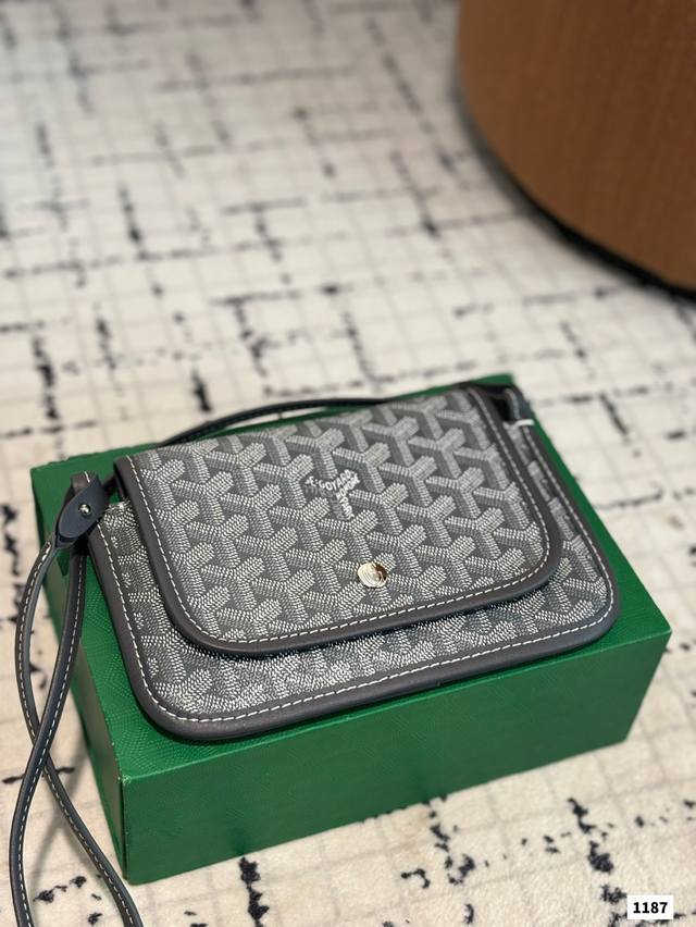 With Box Dimensions 20.11 Goya Envelope Bag The Design Is Truly Exceptional Stun