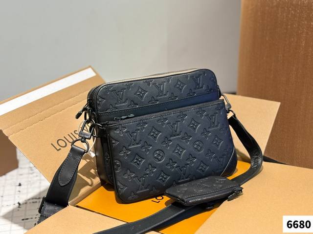 Gift Box Packaging Lv's Newly Launched Men's Messenger Bag Is So Popular That It