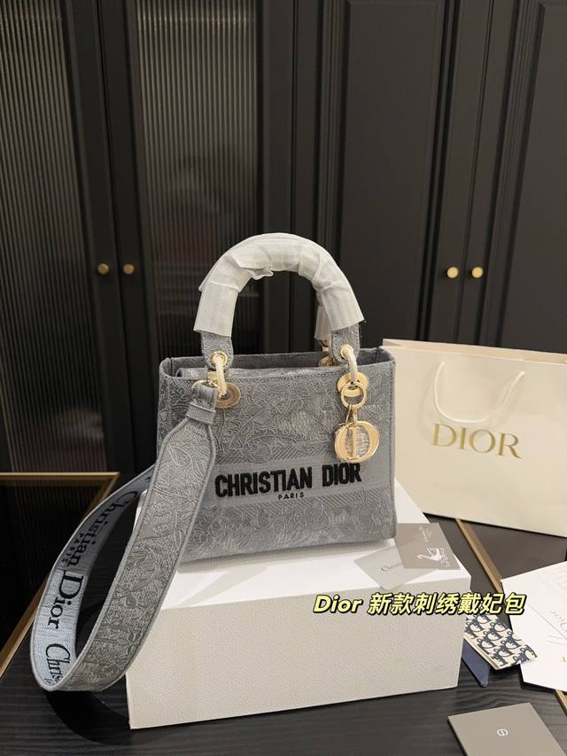 Foldable Box Dimensions: 23.20 Dior New Embroidered Diana Bag