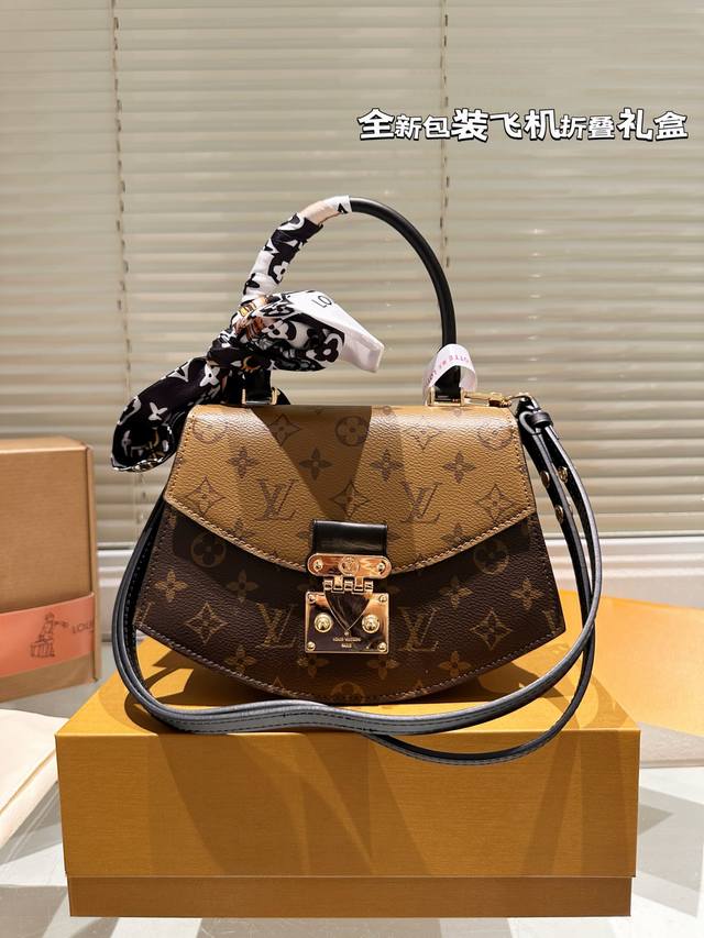 New Fan-Shaped Bag Lv Messenger Bag With Classic Floral Pattern, Elegant And Und