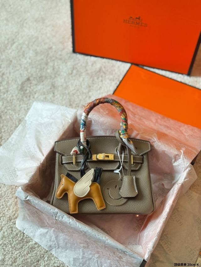 Top-Grade Genuine Leather Mini Exclusive Classic Design, Hot-Selling Item. Pure