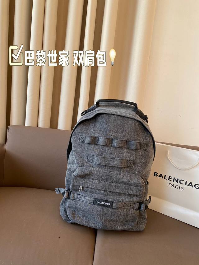 Balenciaga Double-Shoulder Bag Goes Viral New Favorite Double-Shoulder Bag So Ea