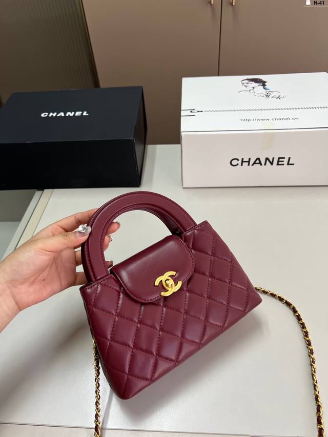 Chanel 23K Kelly Handle Chain Bag Chanel Dominates The Runway, Absolutely Stunni