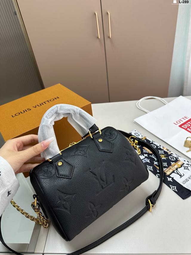 Lv Pillow Bag Classic Series, Fashionable And Versatile High-Quality, Perfect Fo