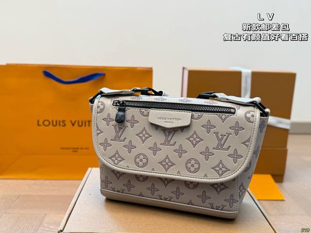 Lv New Mailbag Retro, Stylish, Versatile Casual Yet Elegant Absolutely Stunning